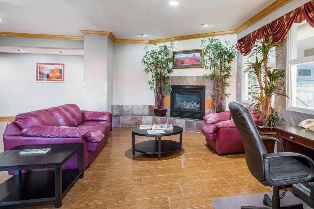 Comfort Inn & Suites Фрута Экстерьер фото