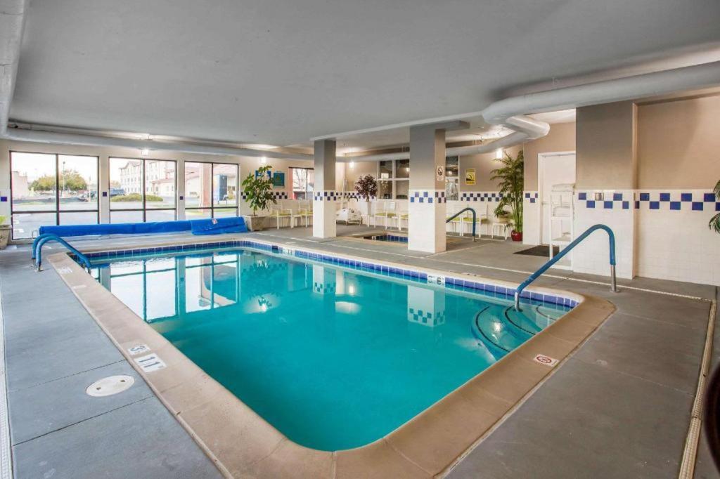Comfort Inn & Suites Фрута Экстерьер фото