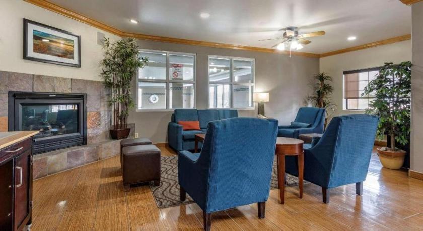 Comfort Inn & Suites Фрута Экстерьер фото
