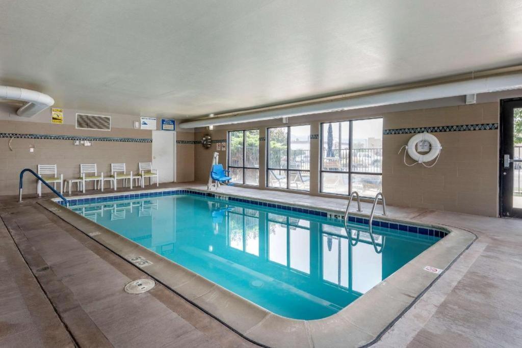 Comfort Inn & Suites Фрута Экстерьер фото
